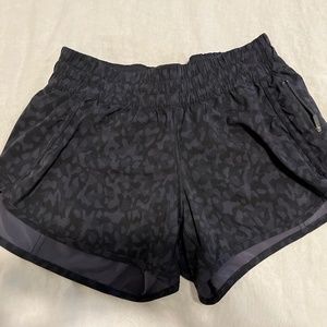 Lululemon Tracker Shorts - black leopard print